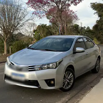 Frente do Corolla XEi